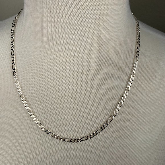 NEW 13.5 grams 22" 4mm Italian Figaro Chain Necklace in Sterling Silver - Picture 1 of 3